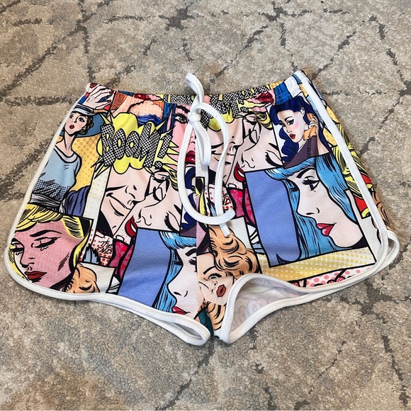 SHEIN Pants - Women’s graphic shorts 💙